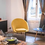 Iranyi Home - Flat In The Heart Of Downtown
