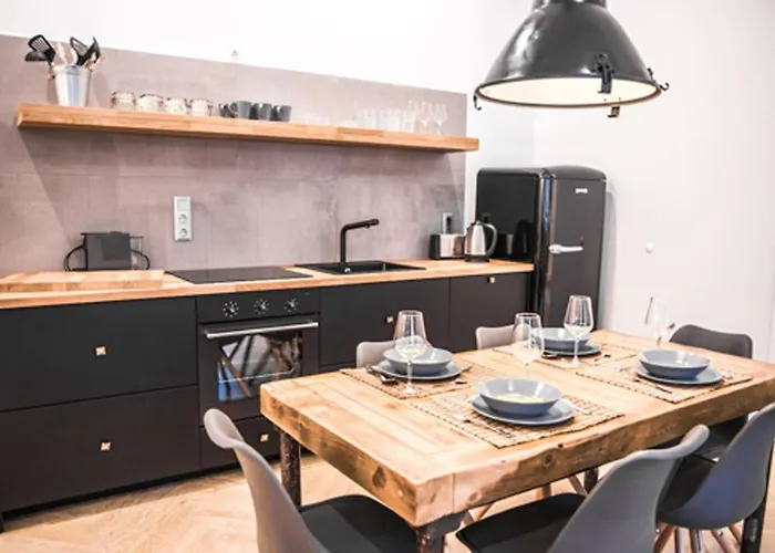 Iranyi Home - Flat In The Heart Of Downtown