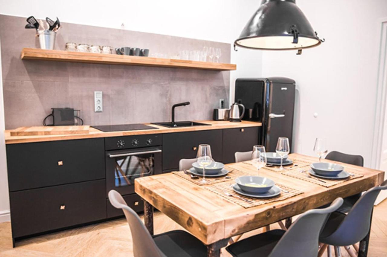 Iranyi - Flat In The Heart Of Downtown *