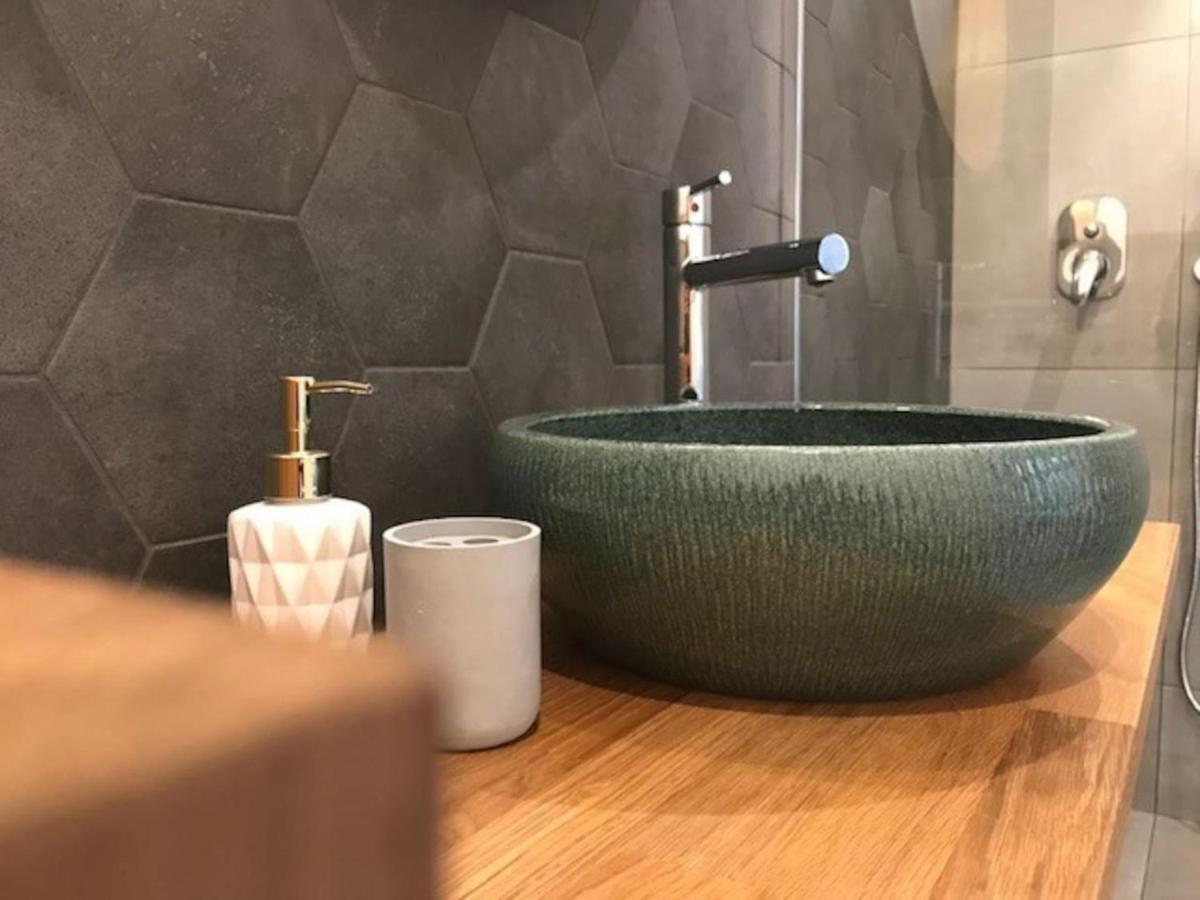 Iranyi - Flat In The Heart Of Downtown * Budapest
